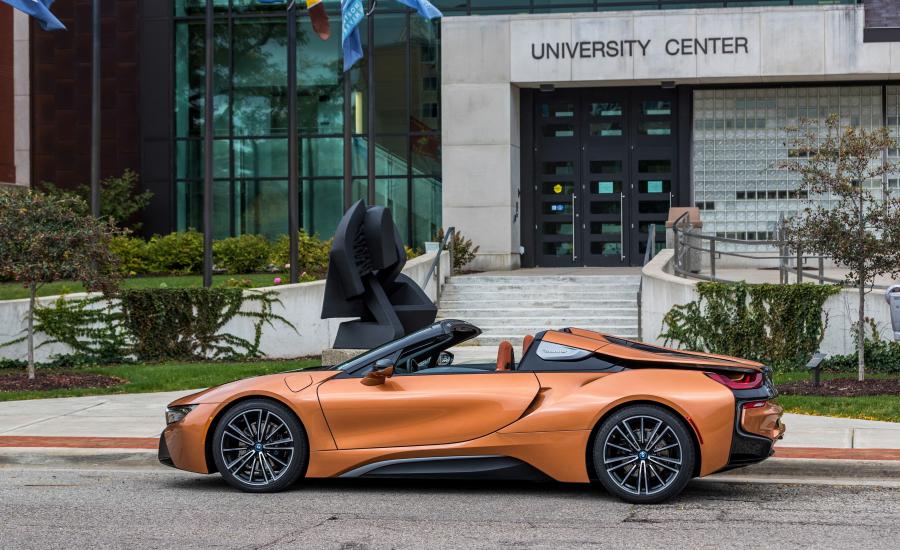  BMW i8 Roadster (I15) 2018 года  (NA) (фото 6 из 17)